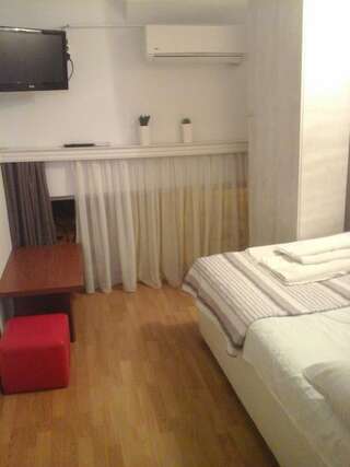 Гостевой дом Guest House Lili Батуми Небольшой двухместный номер с 2 отдельными кроватями-6