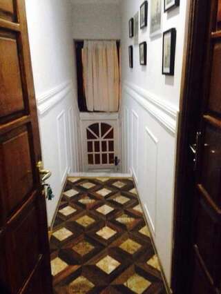 Гостевой дом Guest House Lili Батуми Небольшой двухместный номер с 2 отдельными кроватями-15