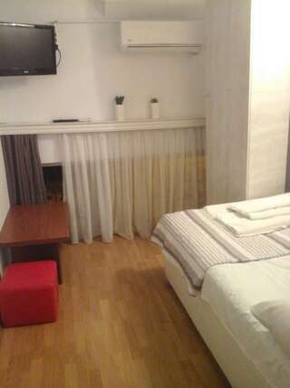 Гостевой дом Guest House Lili Батуми Небольшой двухместный номер с 2 отдельными кроватями-17
